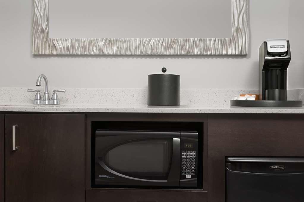 Hampton Inn & Suites El Paso/East Room photo