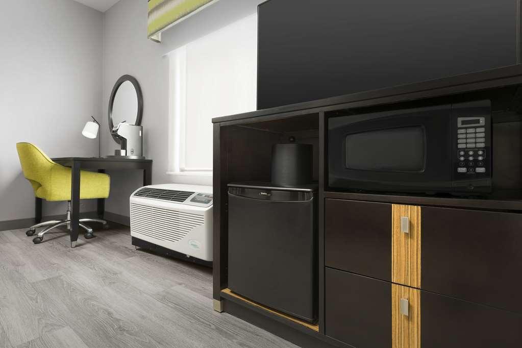 Hampton Inn & Suites El Paso/East Room photo